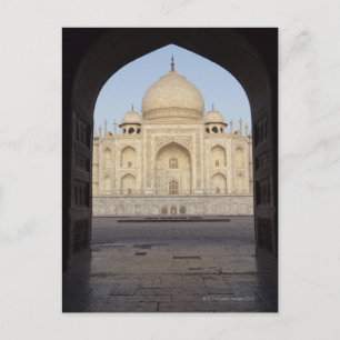 the Taj Mahal framed in the Mehmankhana doorway Postcard