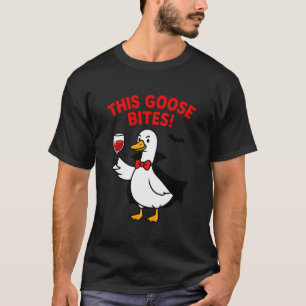 This Goose Bites Funny Vampire Halloween Goose Des T-Shirt