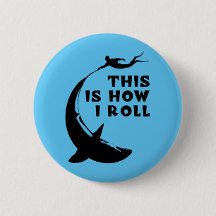 This Is How I Roll - Scuba Diving With Shark 6 Cm Round Badge