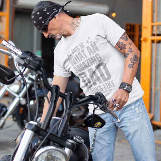 This is what an amazing dad looks like fathers day T-Shirt (Creator Uploaded)