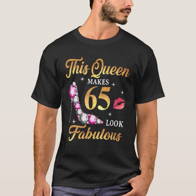 This Queen Makes 65 Look Fabulous 65Th Birthday Qu T-Shirt (Front)
