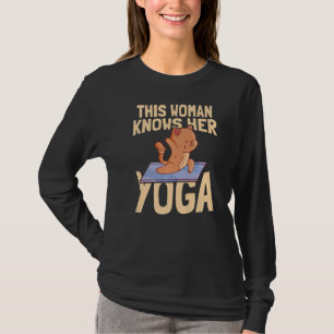 This Woman Knows Her Yoga  Exercise Meditation Yog T-Shirt