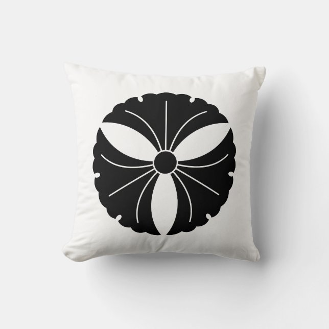 Three ginkgo leaves cushion (Front)