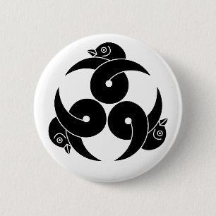 Three looped wild geese, heads facing outward 6 cm round badge
