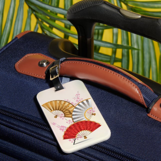 Three spring fans luggage tag (Front Insitu 1)