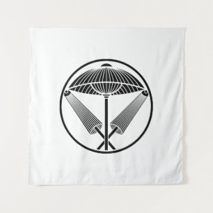 Three umbrellas in a threadlike ring tapestry