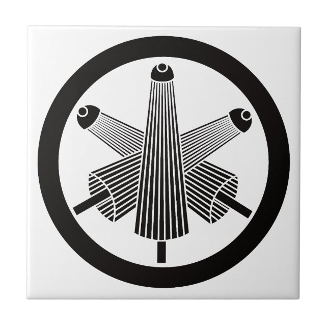 Three umbrellas, staggered in circle tile (Front)