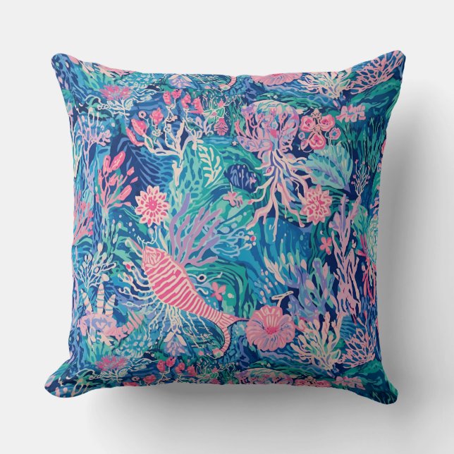 Throw pillow in stylish graphic (Front)