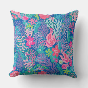 Throw pillow in stylish graphic
