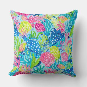 Throw pillow in stylish graphic
