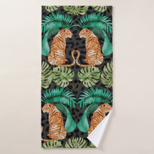 Tiger and Leaves in Watercolor Seamless Pattern Bath Towel