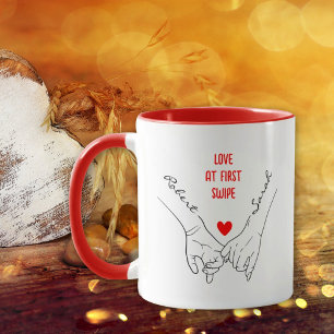 Tinder Couple Holding Hands Valentine´s Day Red Mug