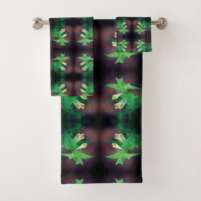 Tiny White Wildflower Close Up Abstract Bath Towel Set (Insitu)