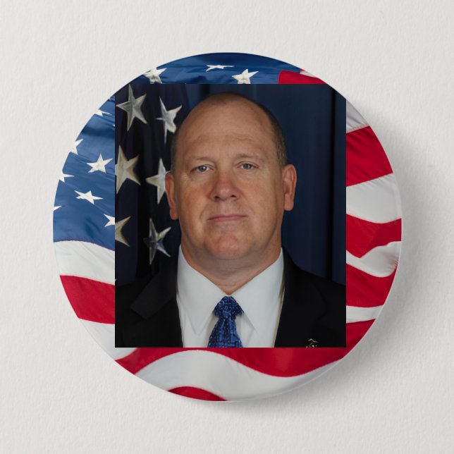 Tom Homan Button with flag waving behind (Front)