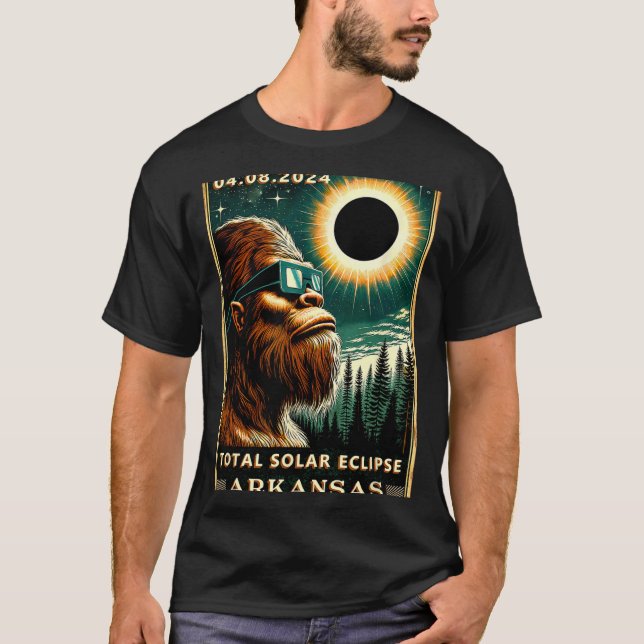 Total Solar Eclipse Arkansas - Bigfoot Eclipse Gle T-Shirt (Front)