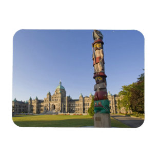 Totem pole at the Parliament building in Magnet