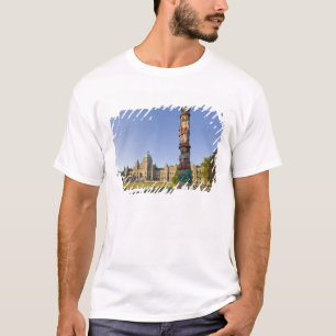 Totem pole at the Parliament building in T-Shirt