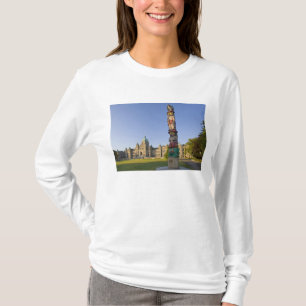 Totem pole at the Parliament building in T-Shirt