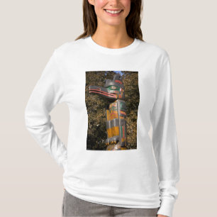 Totem pole in park in Ottawa, Ontario, Canada T-Shirt
