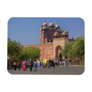 Tourists in front of Fatehpur Sikri, in the Magnet