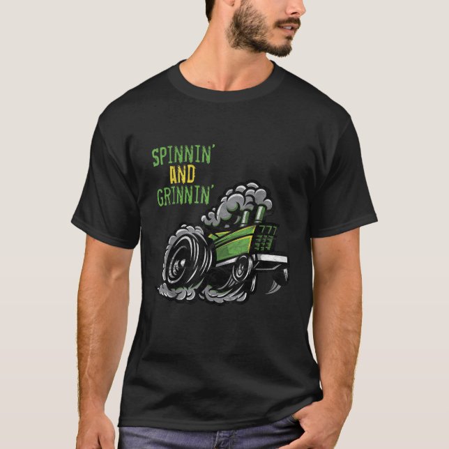 Tractor Pulling Spinnin and Grinnin Pull T-Shirt (Front)