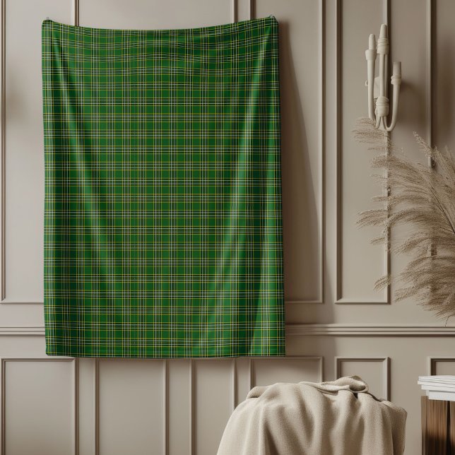 Traditional Christmas Tartan Throw for Comfort Fleece Blanket (Traditional Christmas Tartan Throw for Comfort)