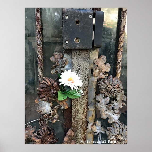 Travel | Italy - Monterosso al Mare old lock Poster (Front)