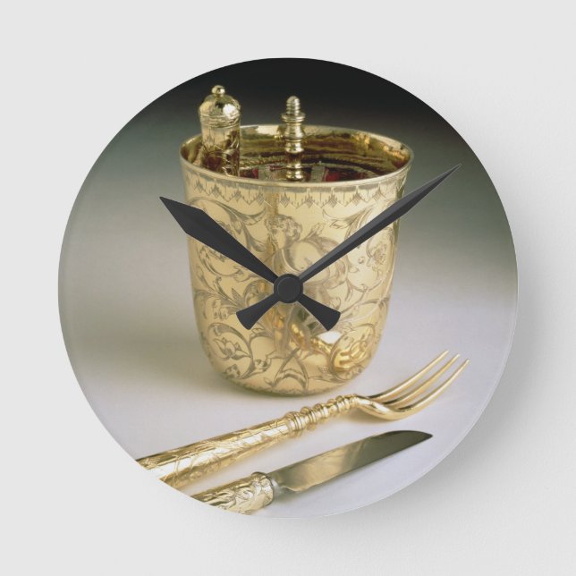 Traveling set of a knife, fork, spoon and beaker, round clock (Front)