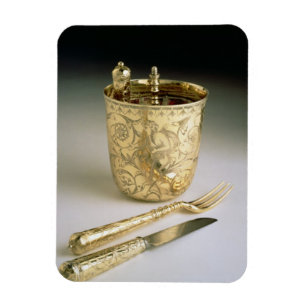 Travelling set of a knife, fork, spoon and beaker, magnet