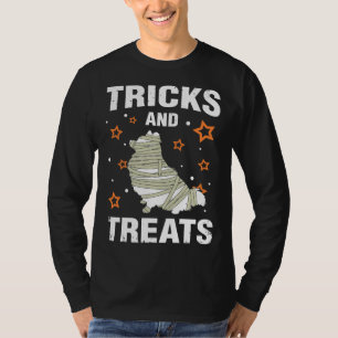 Treats Amp Tricks Pomeranian Halloween Costume Mum T-Shirt