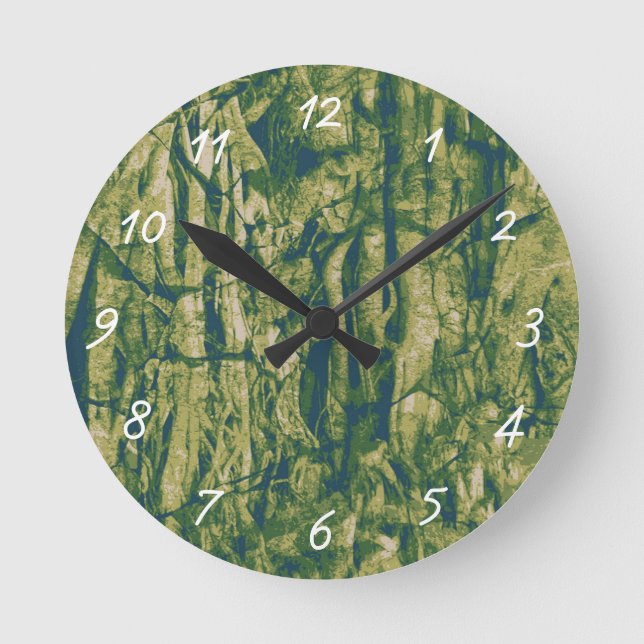 Tree bark camouflage pattern round clock (Front)