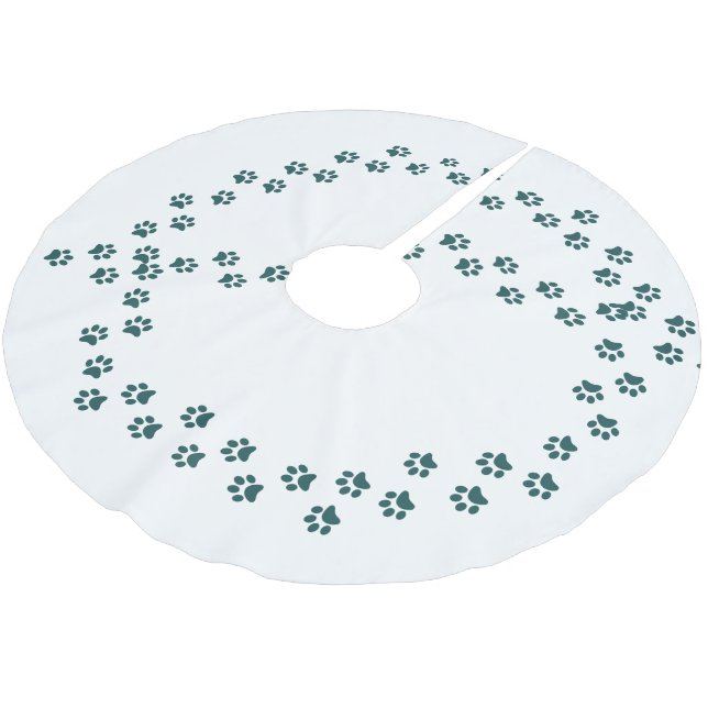 Tree skirt - paw prints in fresh snow (Angled)