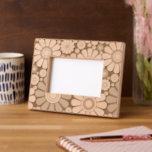 Trendy Modern Floral Daisy Pattern Etched Frames<br><div class="desc">Trendy Modern Floral Daisy Pattern Engraved Etched Photo Picture Frames features a stylish modern daisy flower pattern. Perfect as gifts for family and friends for birthdays,  Christmas,  holidays,  Mother's Day and more. Created by Evco Studio www.zazzle.com/store/evcostudio</div>