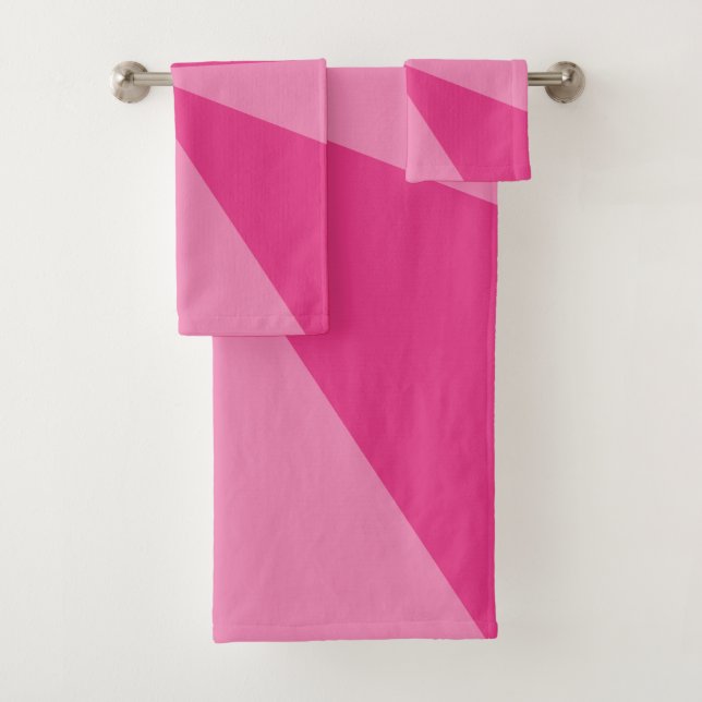 Triangles geometric pattern bath towel set (Insitu)
