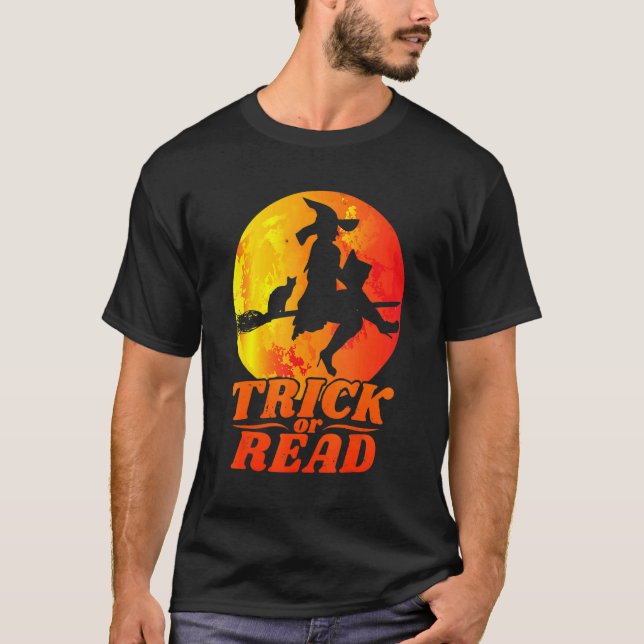 Trick Or Read Librarian Halloween Witch Cat Teache T-Shirt (Front)
