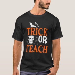 Trick Or Teach Cute Halloween Teacher Costume Men T-Shirt