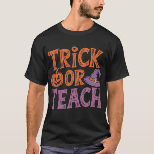 Trick Or Teach Groovy Teacher Halloween Retro  T-Shirt