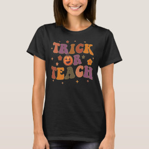 Trick Or Teach Teacher Halloween Groovy Retro Vin T-Shirt
