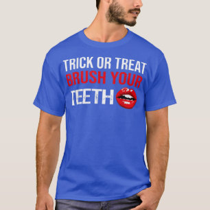 Trick or treat brush your teeth funny dental Hallo T-Shirt