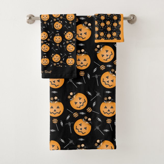 Trick Or Treat Pumpkin Candy Bucket Bath Towel Set (Insitu)