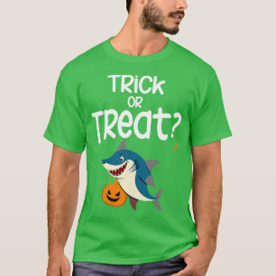 Trick or Treat with a holding a halloween basket T T-Shirt