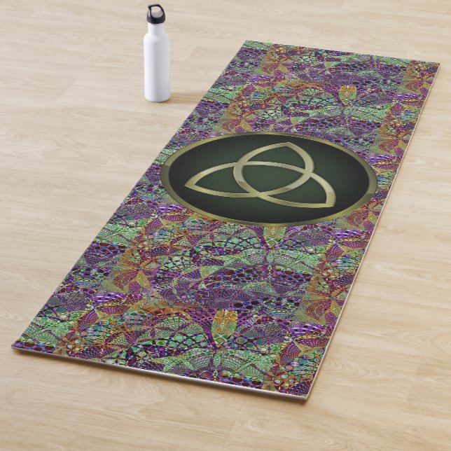 Trinity symbol yoga mat (In Situ)