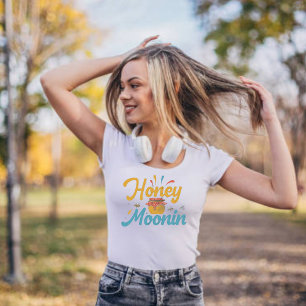 TRIXIE Retro 70's Themed Honeymoonin' BrideT-shirt T-Shirt