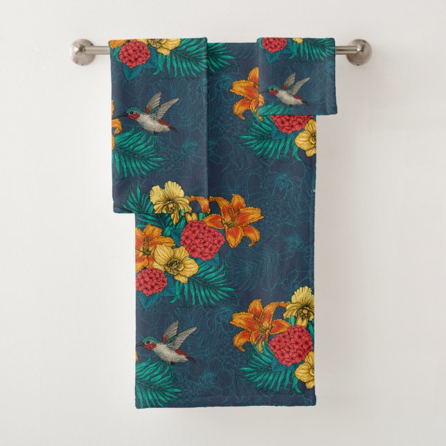 Tropical bouquet and hummingbirds bath towel set (Insitu)