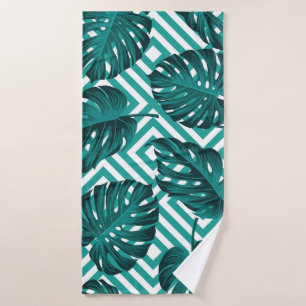 Tropical Leaves: Floral Seamless Pattern. Bath Towel