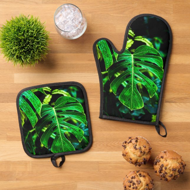Tropical Monstera Glow – Jungle Leaf Photography Oven Mitt & Pot Holder Set (Top Down)