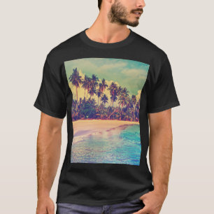 Tropical paradise: sea, hotel, beach. T-Shirt