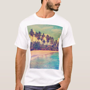 Tropical paradise: sea, hotel, beach. T-Shirt