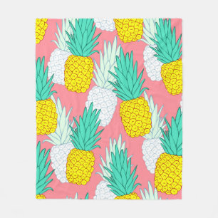 Tropical seamless pattern with exotic pineapples. fleece blanket