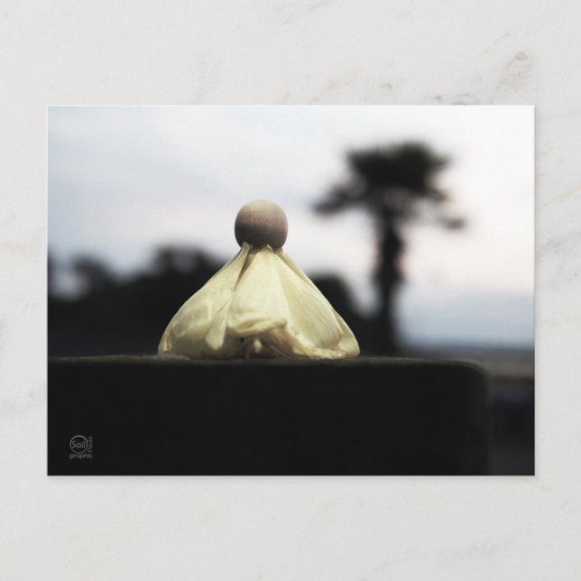 Trots Houten poppetje op catwalk in geel jurkje. Postcard (Front)